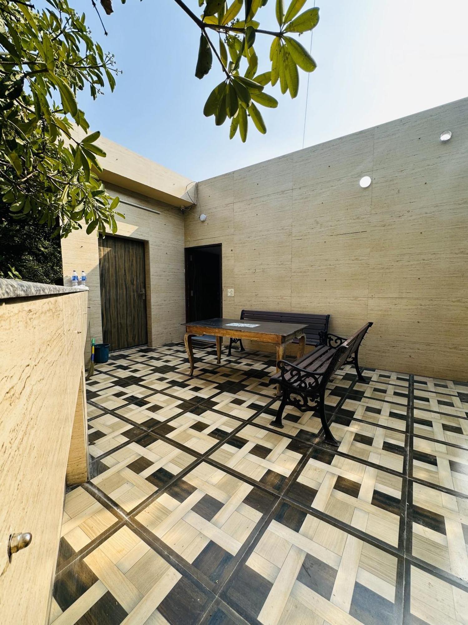 Golden Bed And Breakfast- High Quality Rooms In South Ex-1 D Block Neu-Delhi Exterior foto